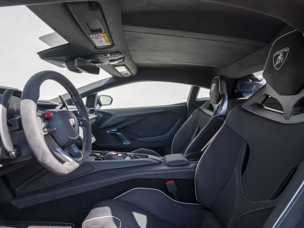 Lamborghini Revuelto 2025