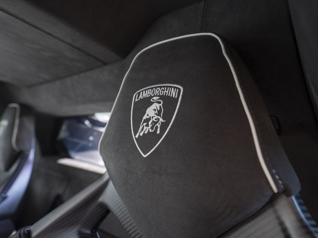 Lamborghini Revuelto 2025