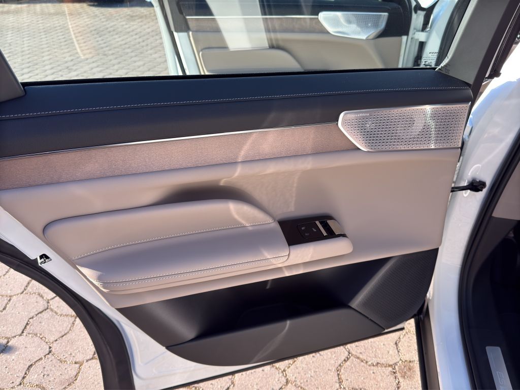 Volvo ES90