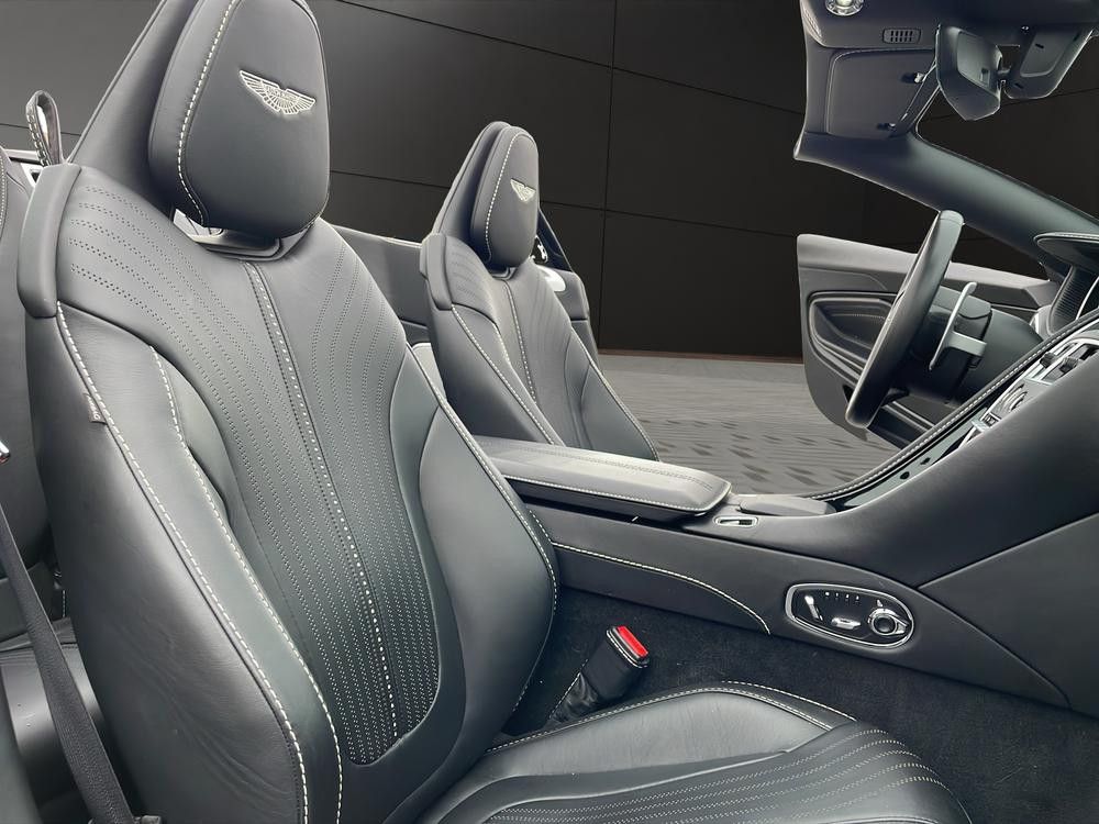 Aston Martin DB11 2018