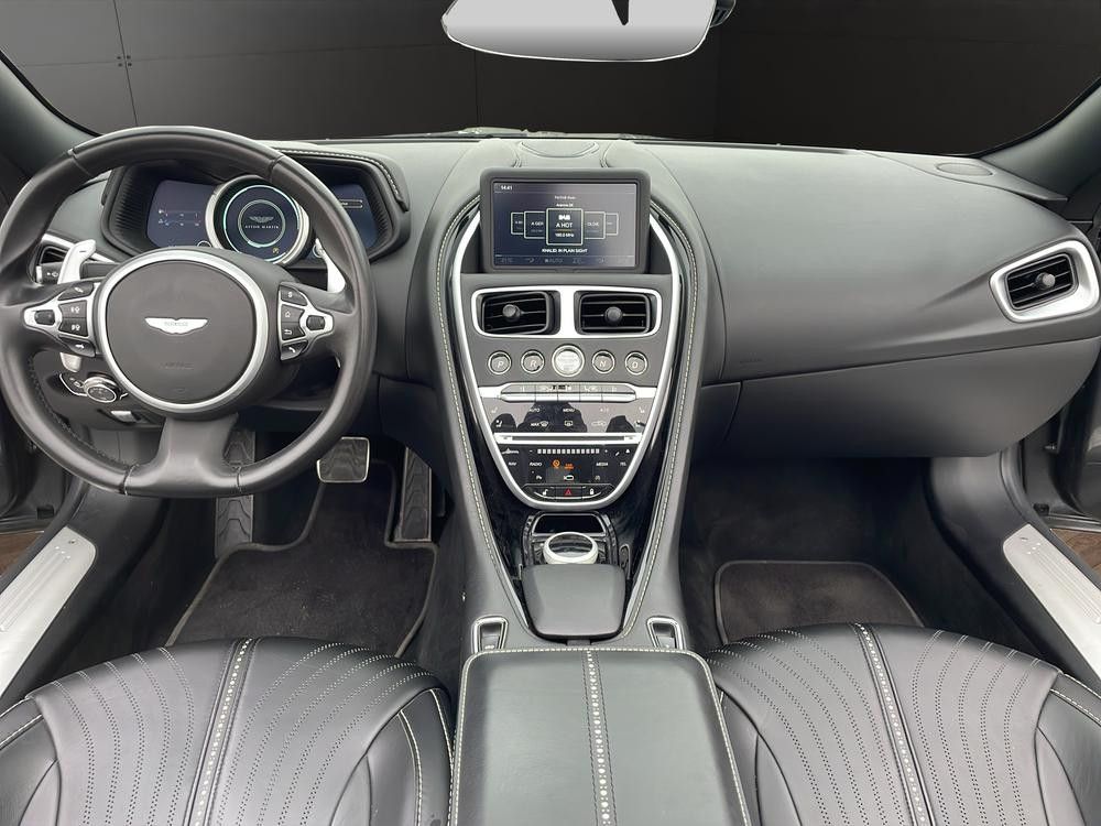 Aston Martin DB11 2018