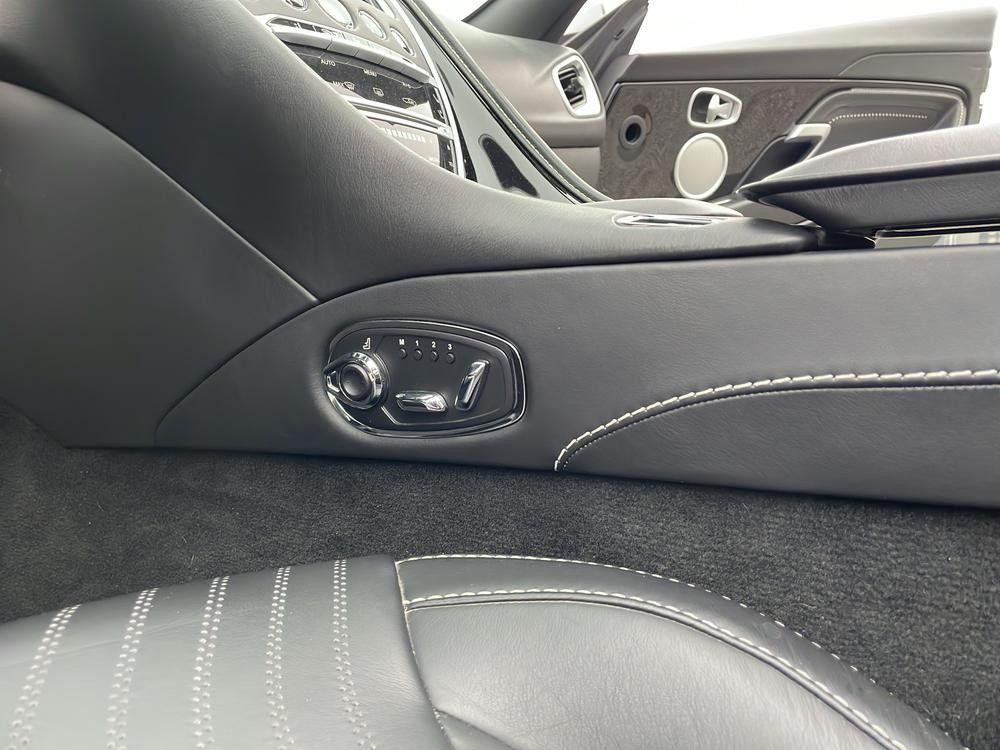 Aston Martin DB11 2018