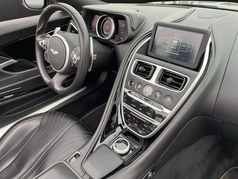 Aston Martin DB11 2018