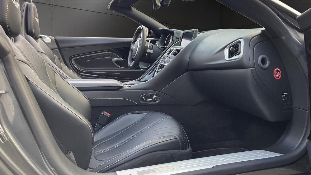 Aston Martin DB11 2018