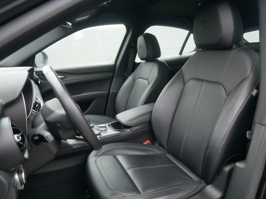 Alfa Romeo Stelvio 2023