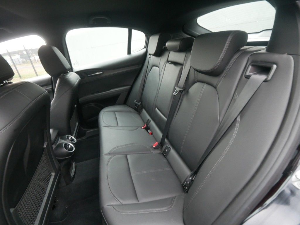 Alfa Romeo Stelvio 2023