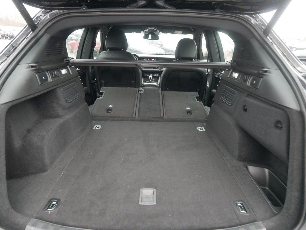 Alfa Romeo Stelvio 2023