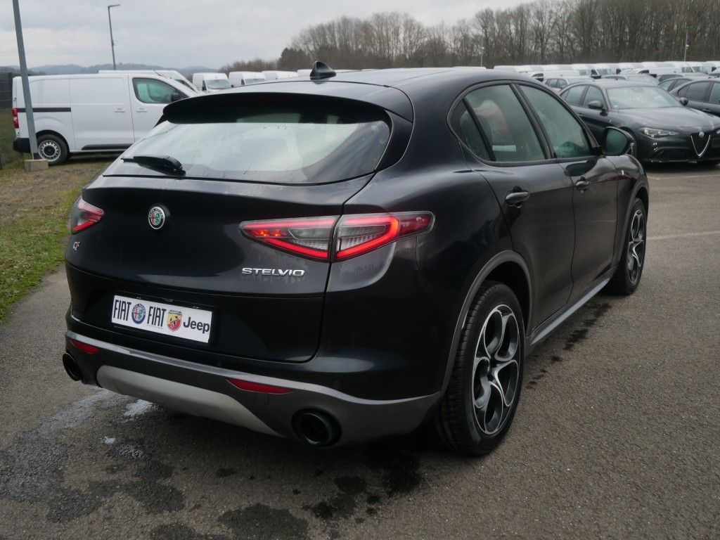 Alfa Romeo Stelvio 2023