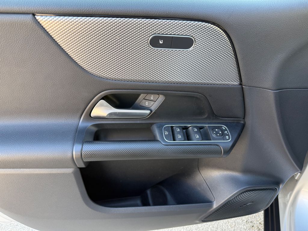 Mercedes-Benz B 220 2022