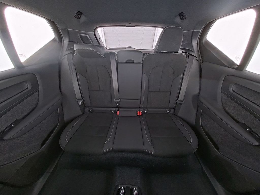 Volvo XC40 2025