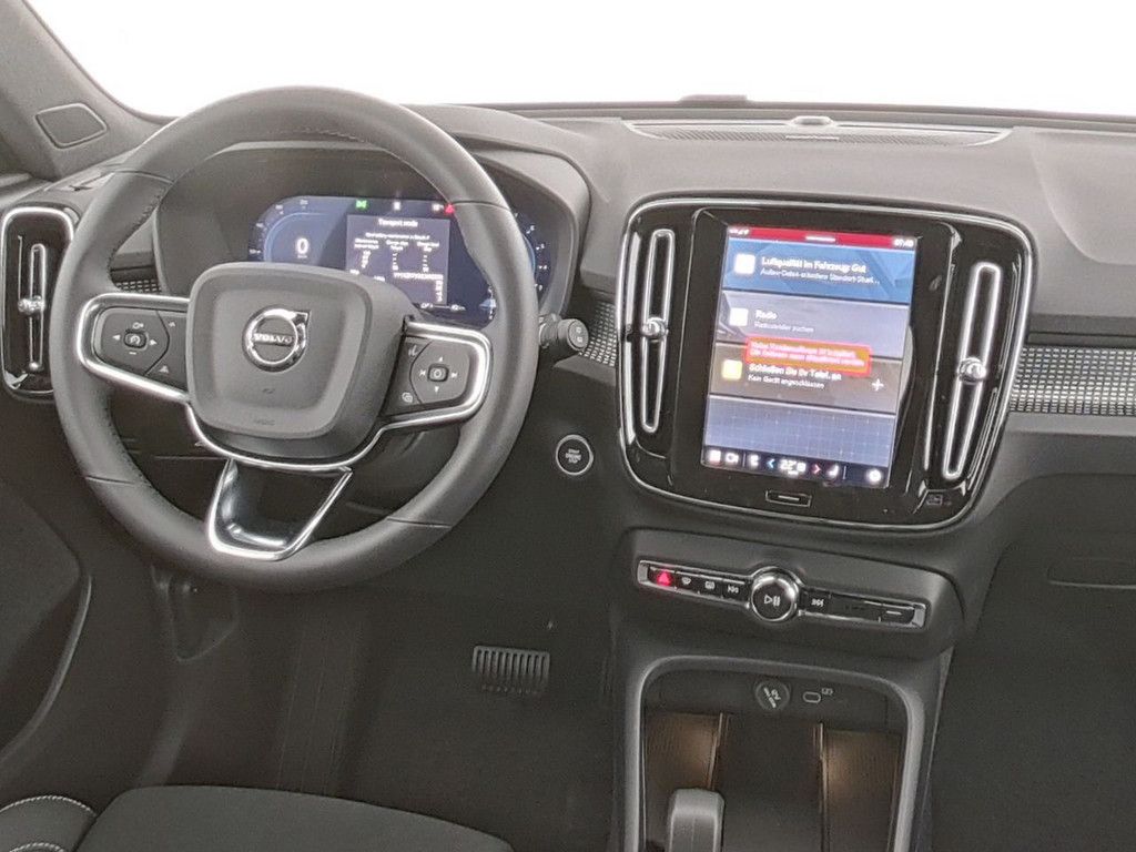 Volvo XC40 2025