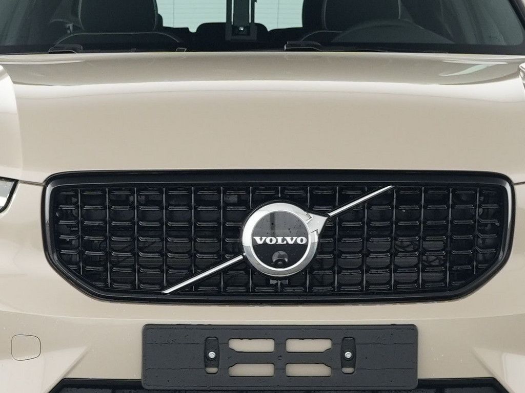 Volvo XC40 2025