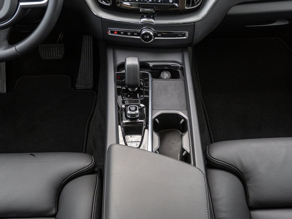 Volvo XC60 2025