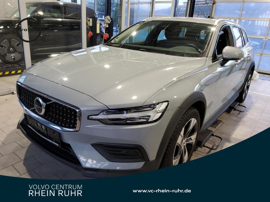 Volvo V60 Cross Country 2023