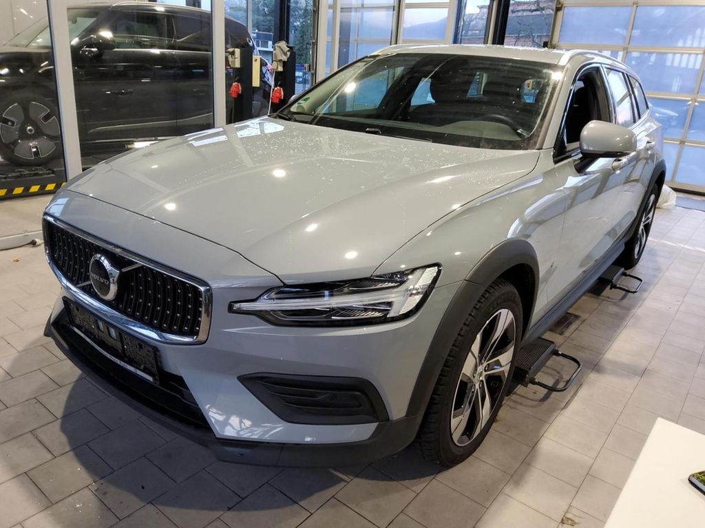 Volvo V60 Cross Country 2023