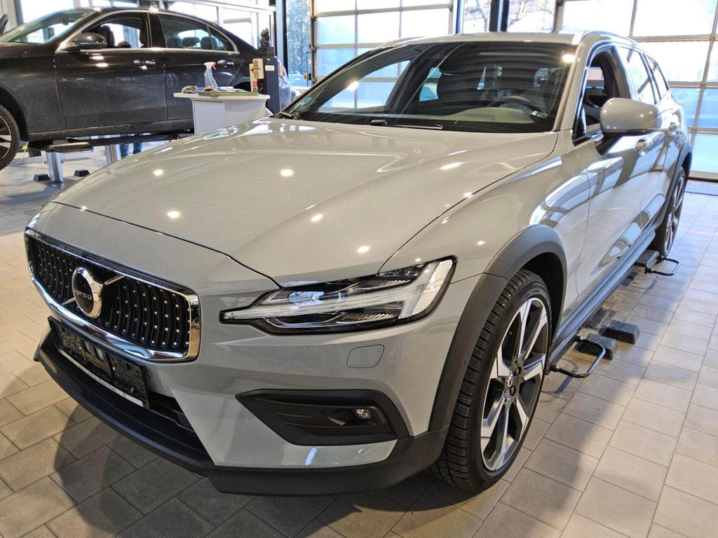 Volvo V60 Cross Country 2024