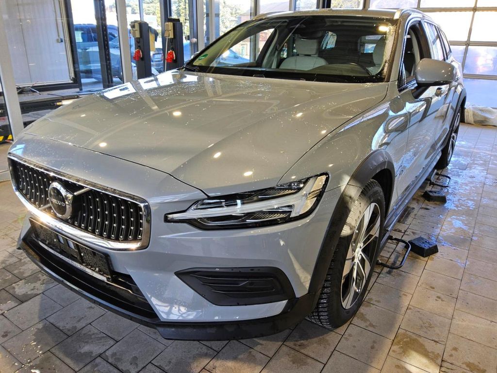 Volvo V60 Cross Country 2024