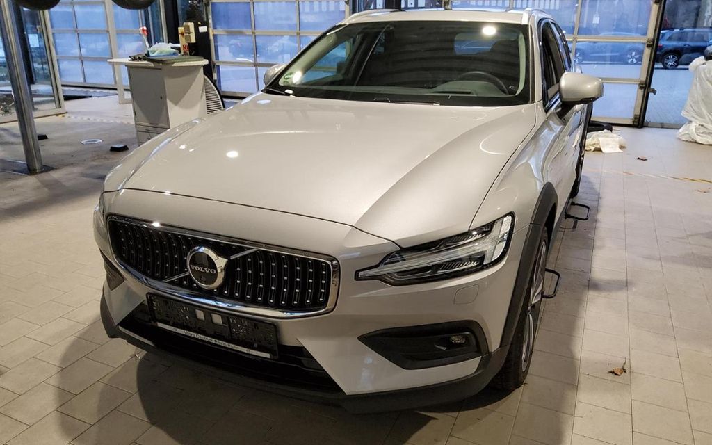 Volvo V60 Cross Country 2023