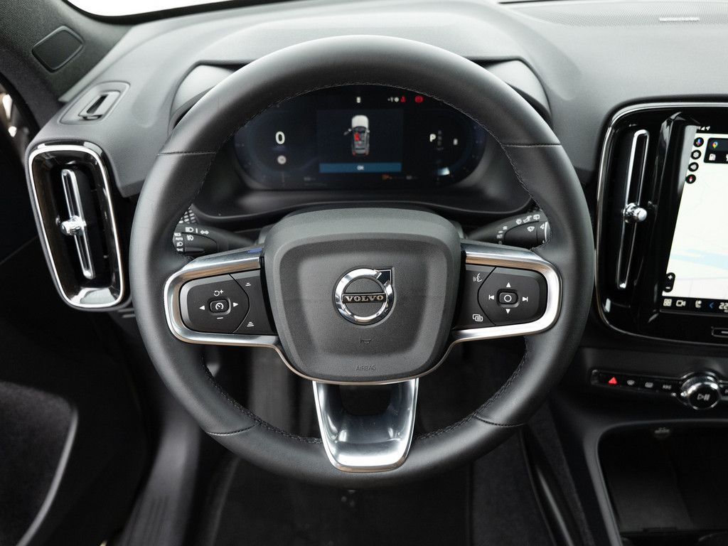 Volvo XC40 2025