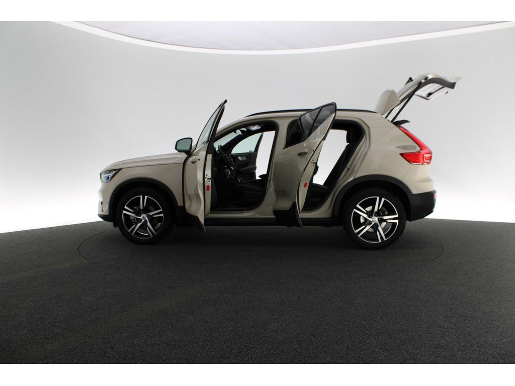 Volvo XC40 2025