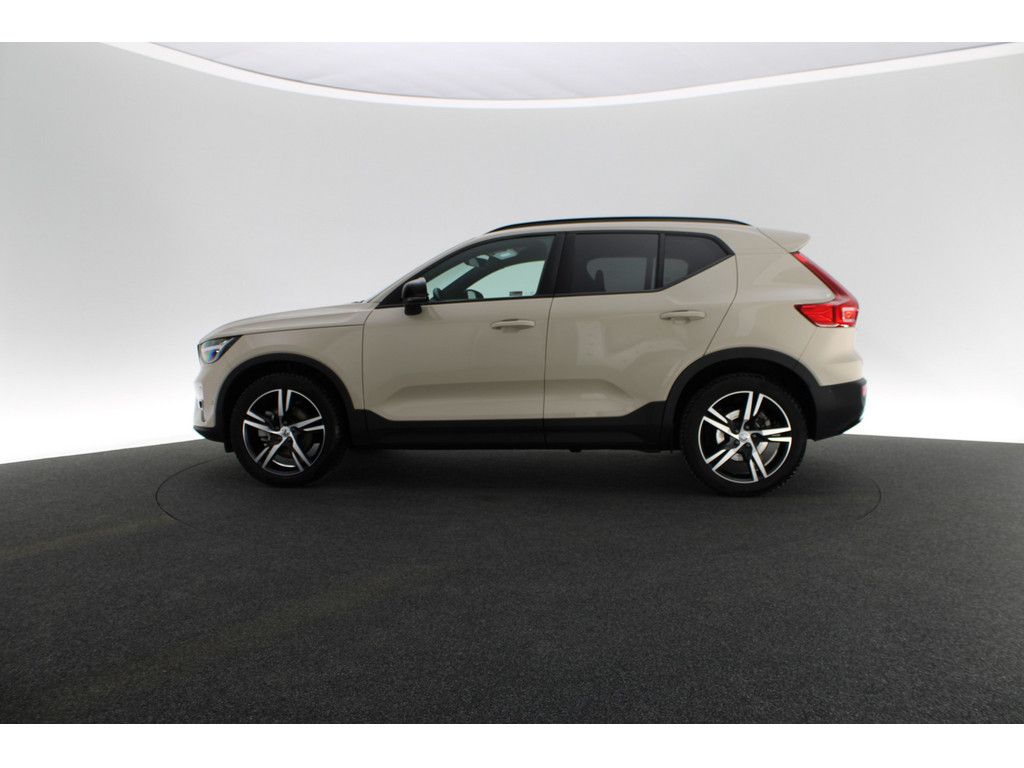 Volvo XC40 2025