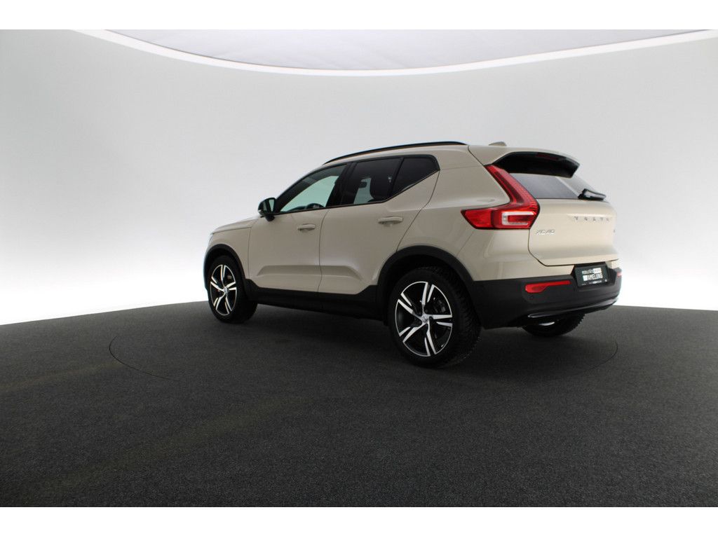 Volvo XC40 2025