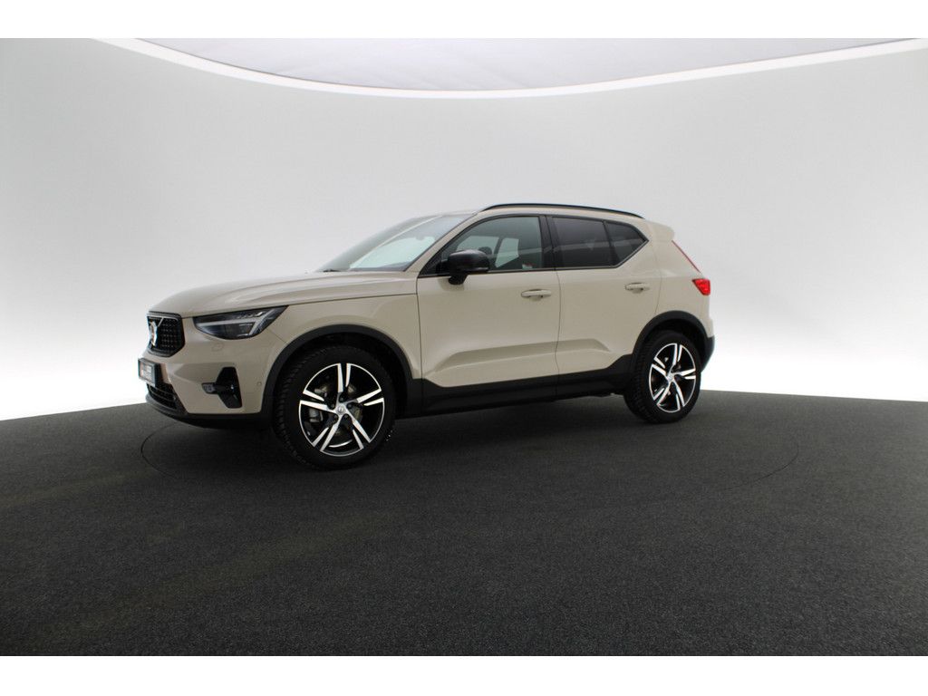 Volvo XC40 2025