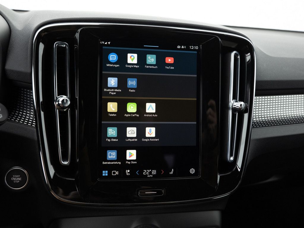 Volvo XC40 2025