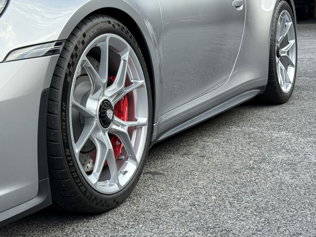 Porsche 992 2025