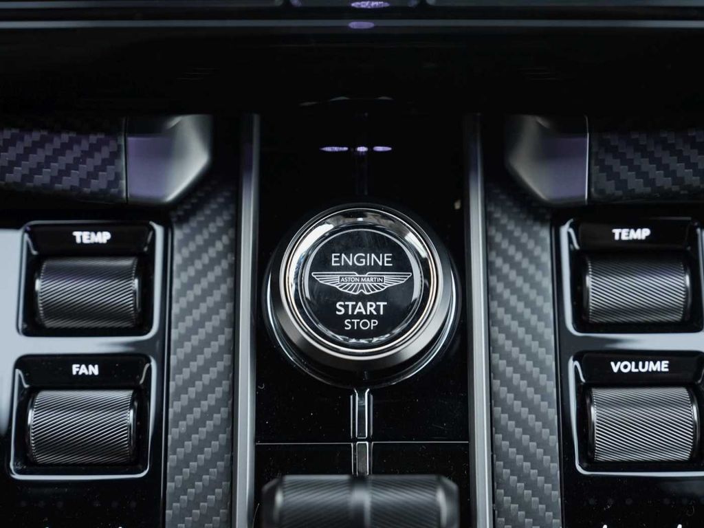 Aston Martin Vanquish 2026