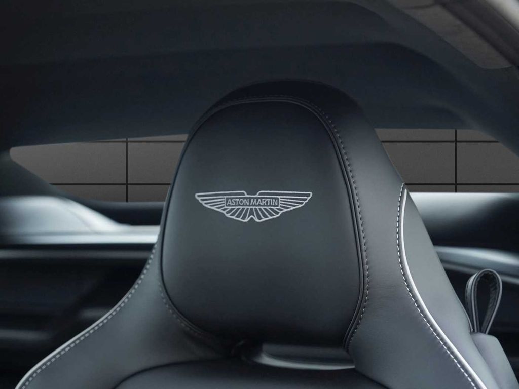 Aston Martin Vanquish 2026