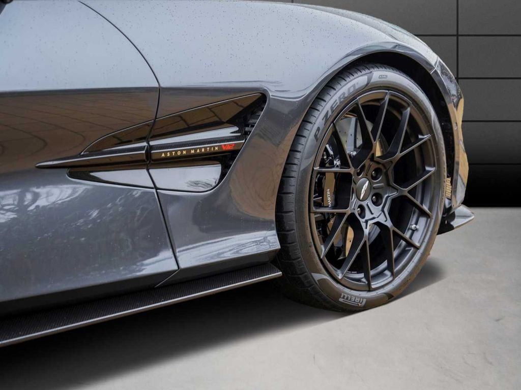 Aston Martin Vanquish 2026