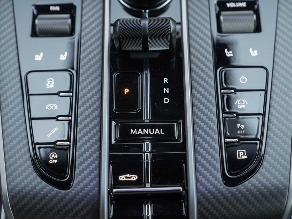 Aston Martin Vanquish 2026