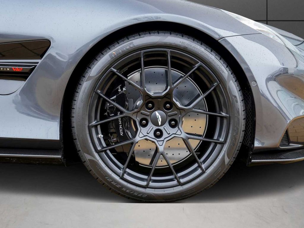 Aston Martin Vanquish 2026