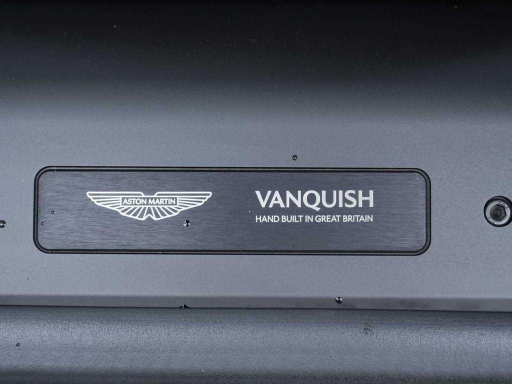 Aston Martin Vanquish 2026