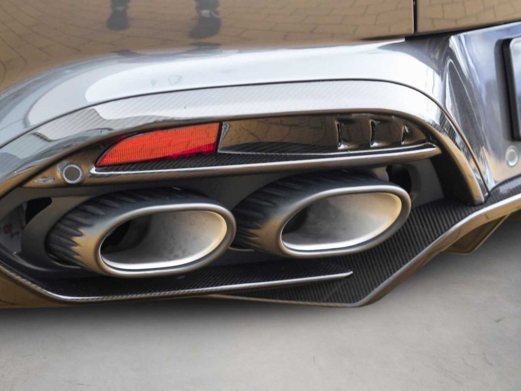 Aston Martin Vanquish 2026