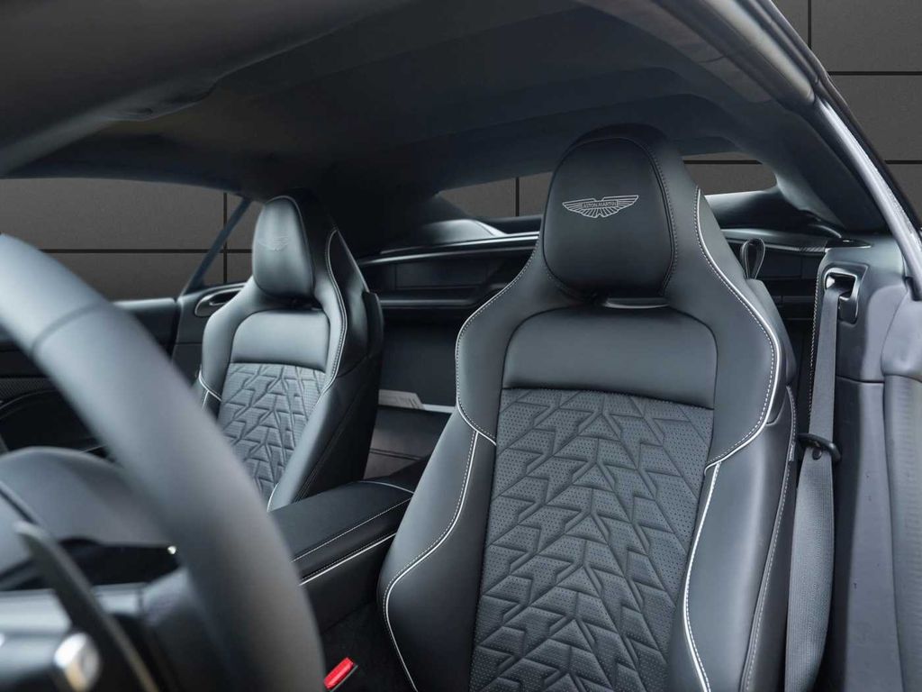 Aston Martin Vanquish 2026