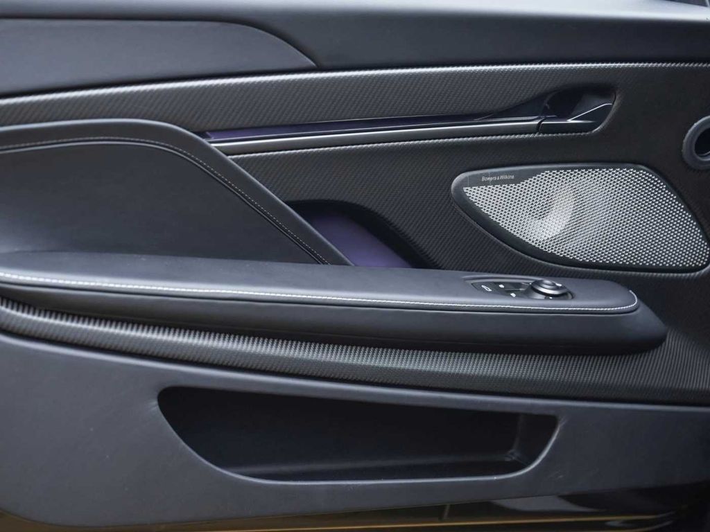 Aston Martin Vanquish 2026