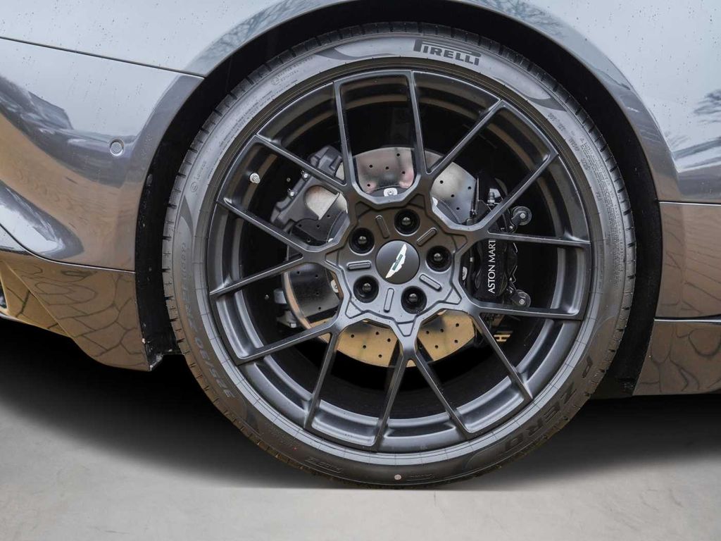 Aston Martin Vanquish 2026