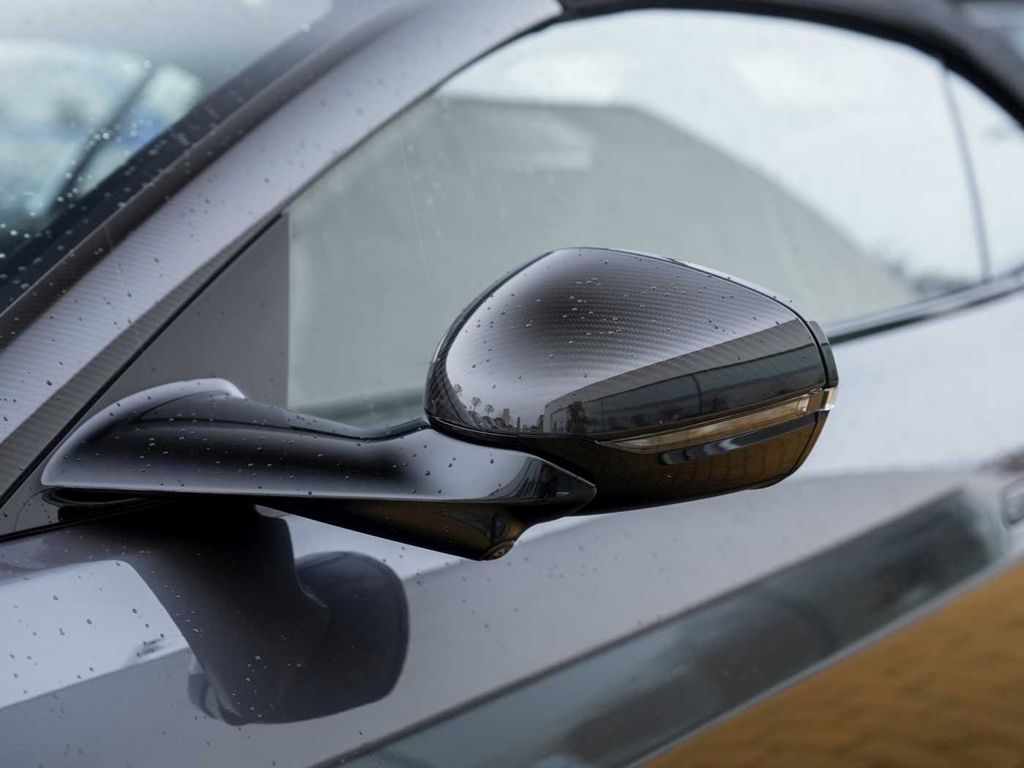 Aston Martin Vanquish 2026