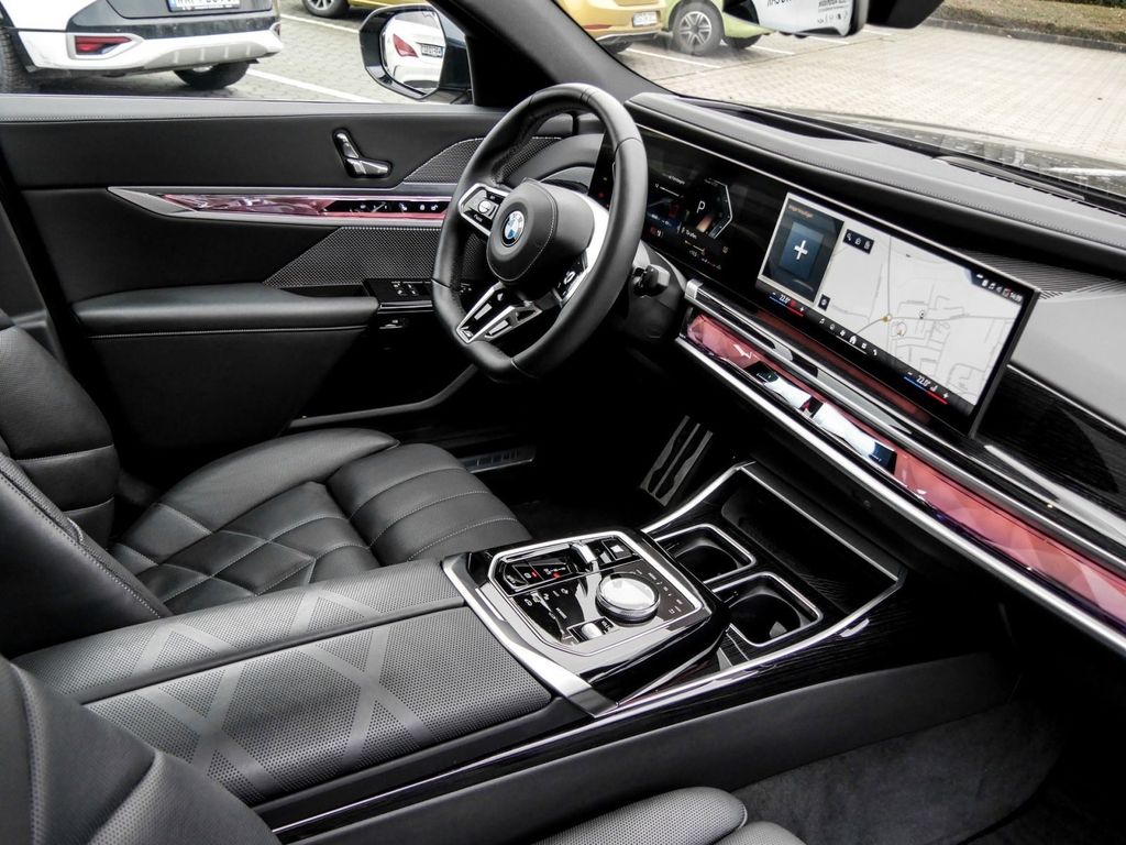 BMW 740 2023