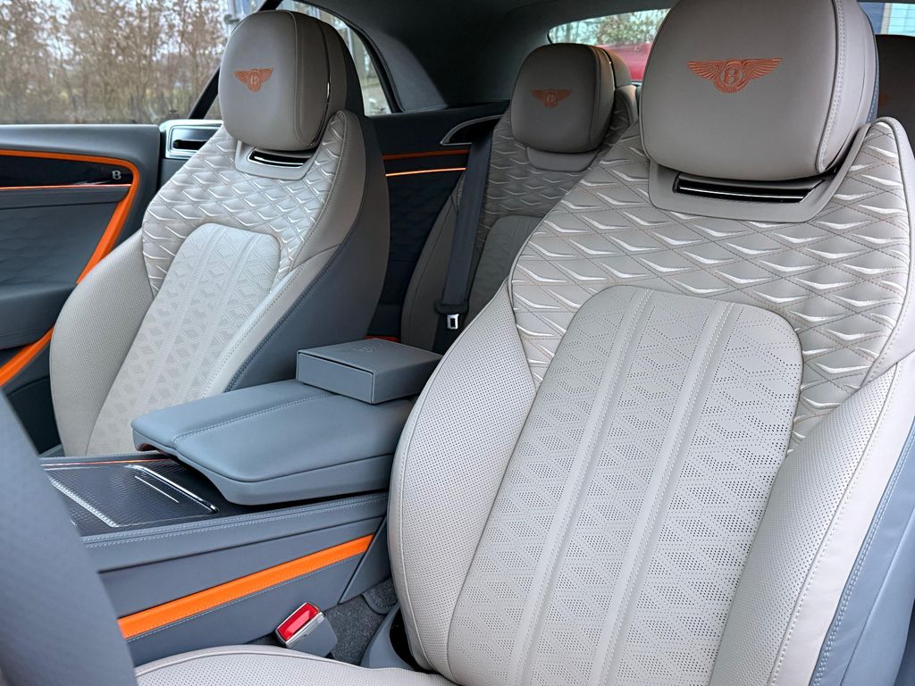 Bentley Continental GTC 2025