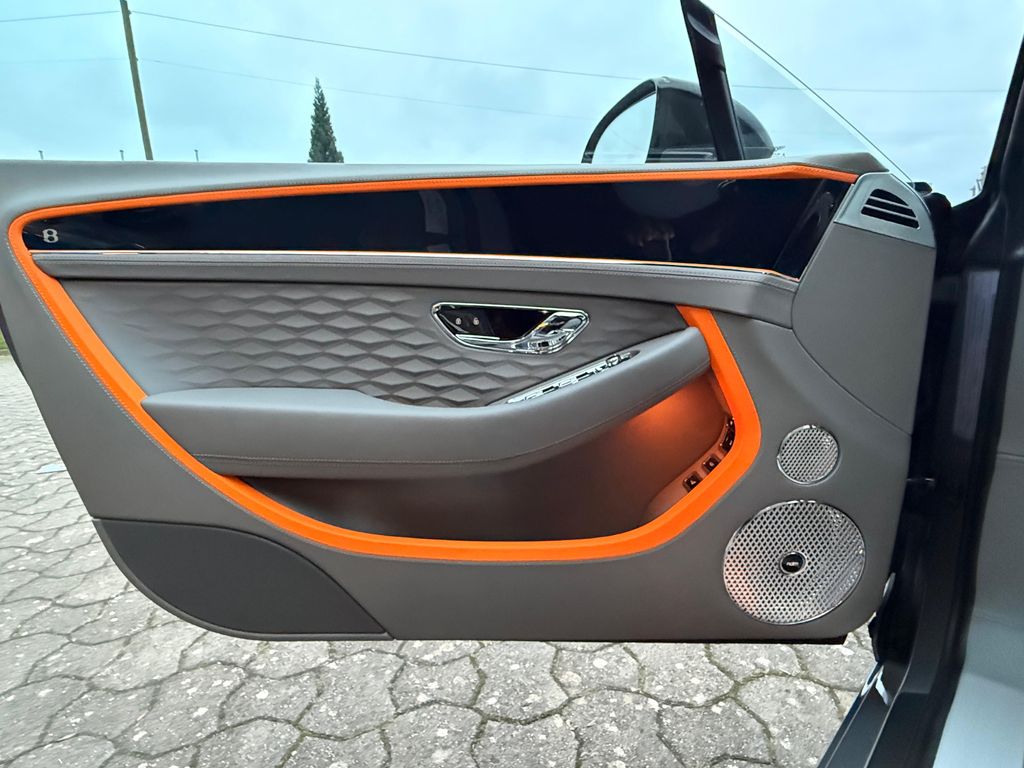 Bentley Continental GTC 2025