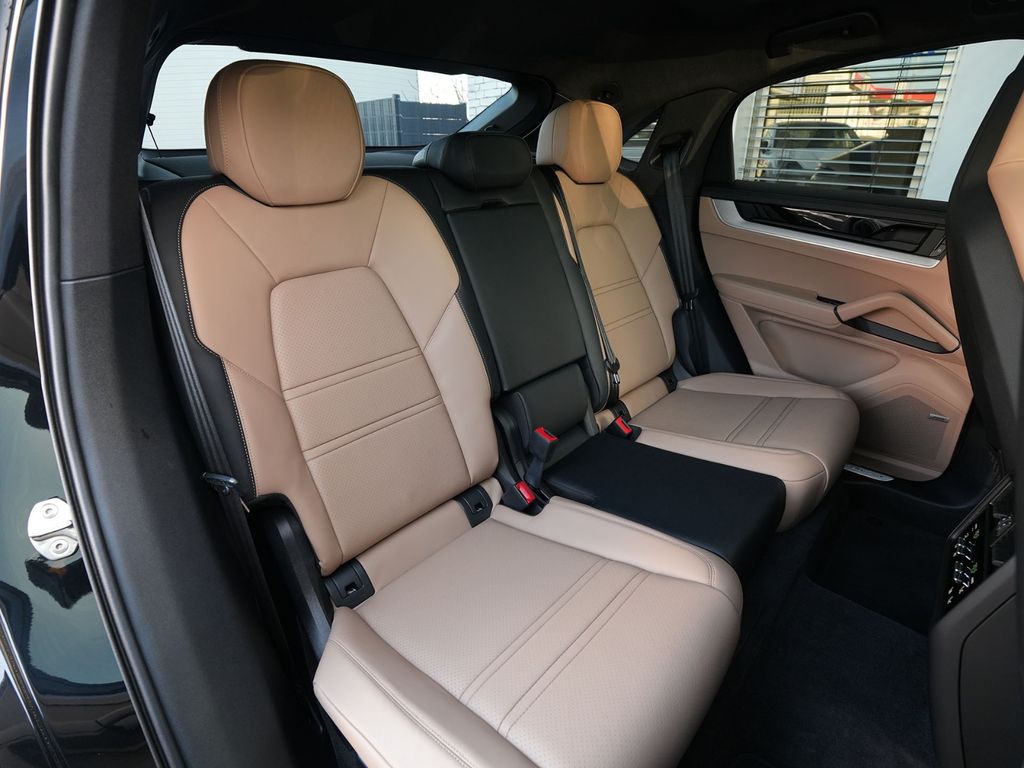 Porsche Cayenne 2025