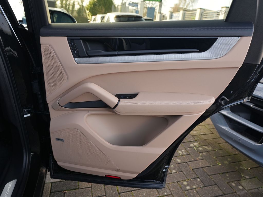 Porsche Cayenne 2025