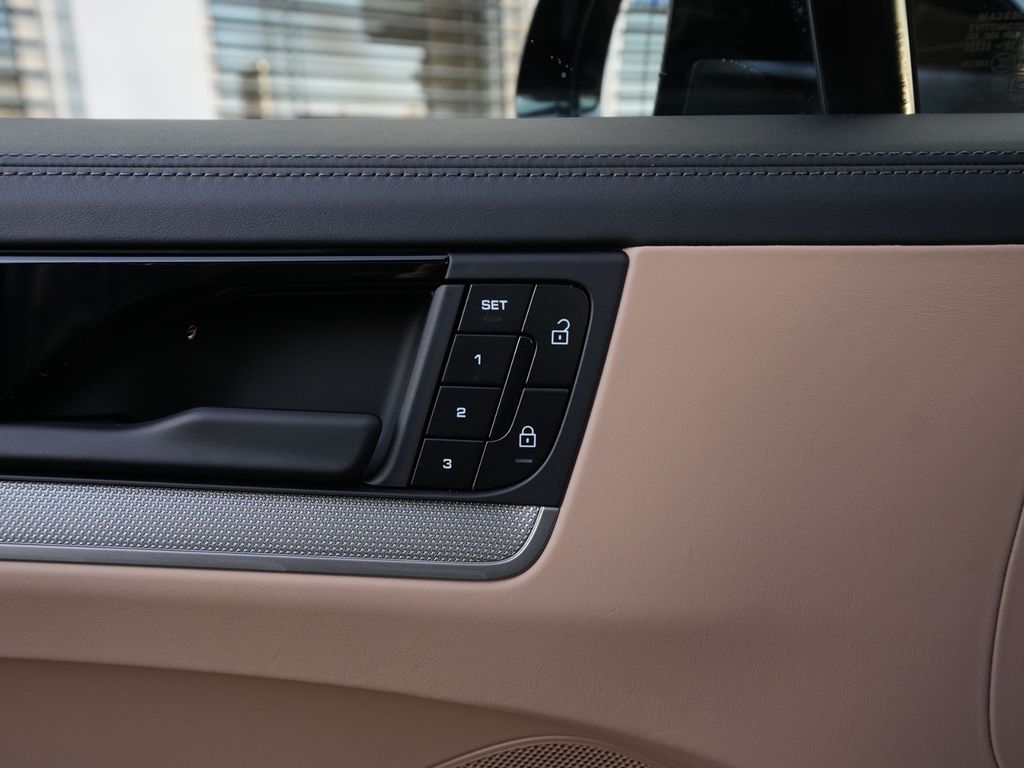 Porsche Cayenne 2025