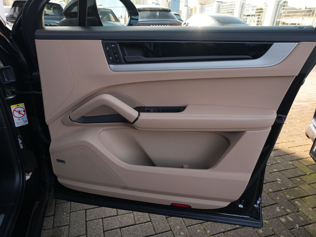 Porsche Cayenne 2025