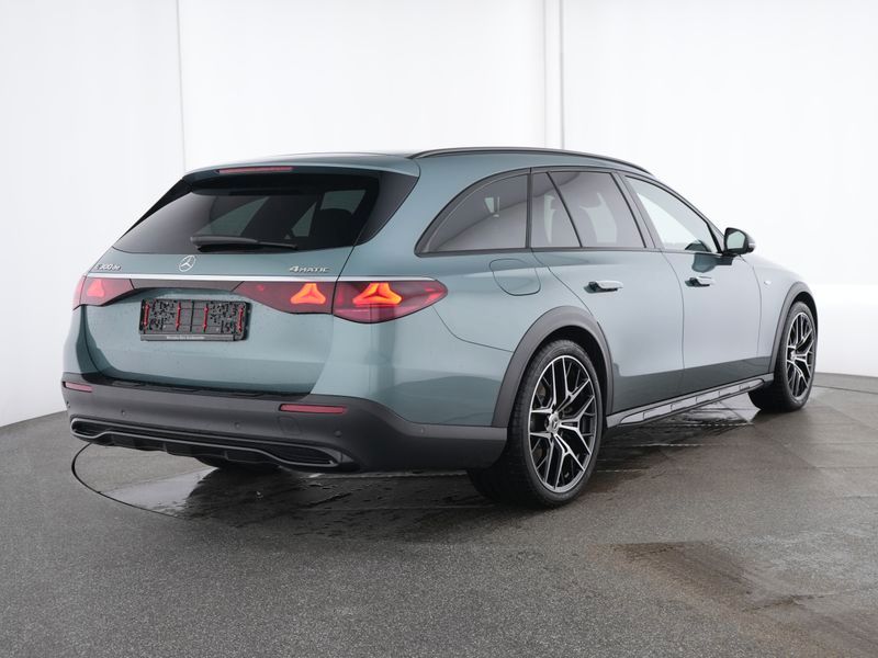 Mercedes-Benz E 300 2025