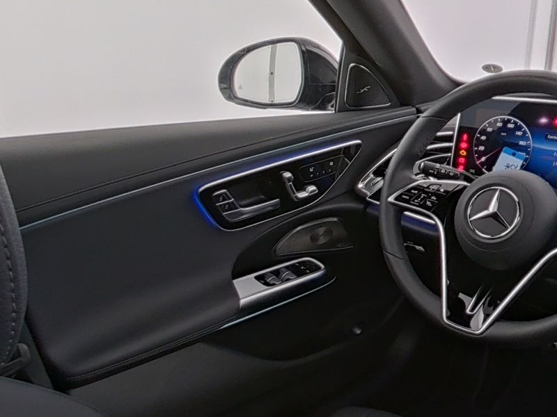 Mercedes-Benz E 300 2025