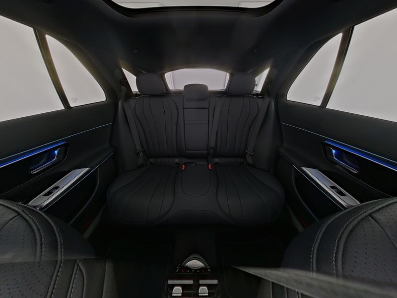 Mercedes-Benz E 300 2025